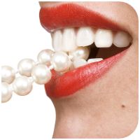 Ästhetische Zahnheilkunde: Lächeln mit Perlenkette